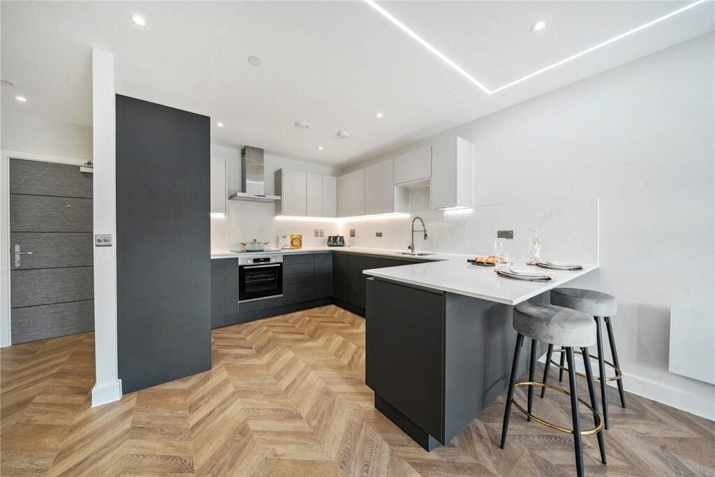Flat Firgrove Road in Rushmoor