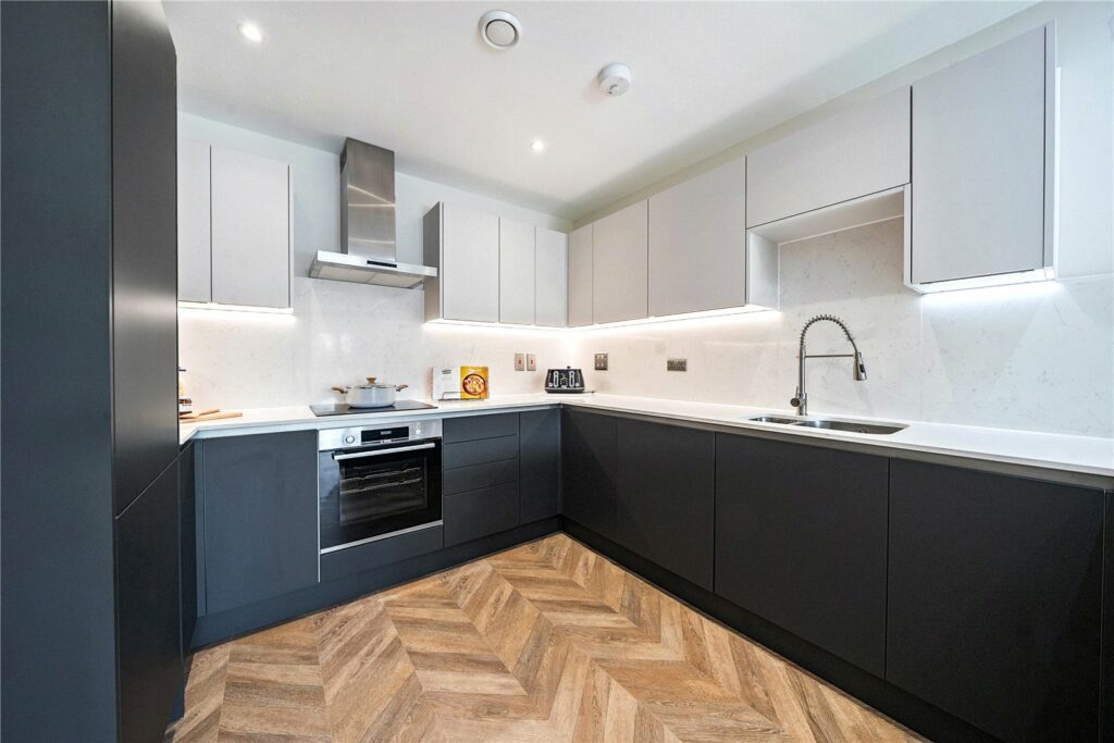 Flat Firgrove Road in Rushmoor