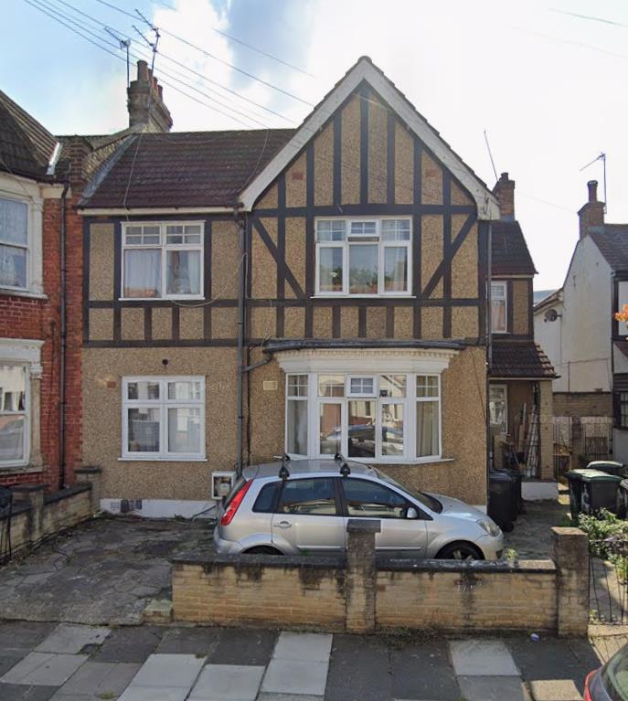 Flat Coniston Road in Greater London