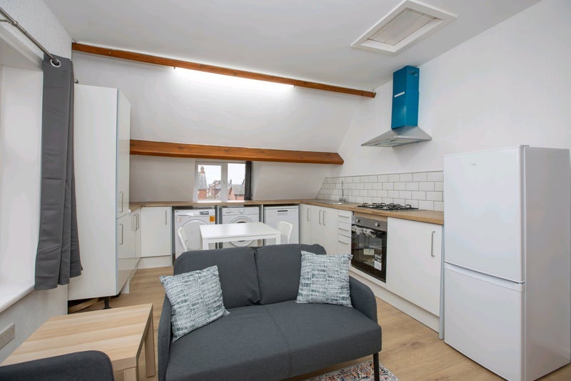 Flat Victoria Parade in Preston