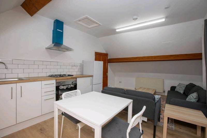 Flat Victoria Parade in Preston