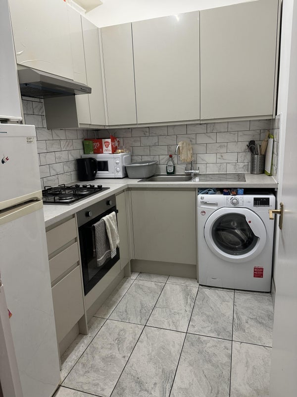Room Tollington Way in Greater London