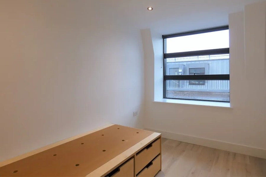 Flat Locke Way in Woking