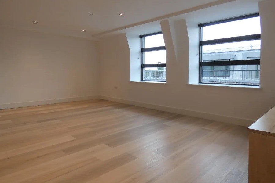 Flat Locke Way in Woking
