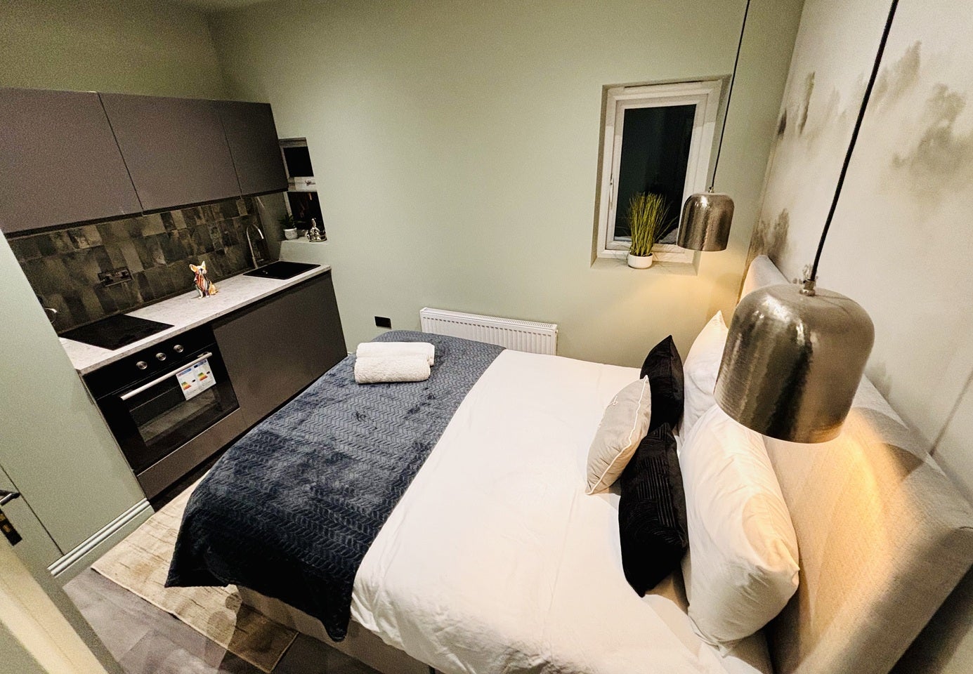 Room Buckleigh Road in Greater London