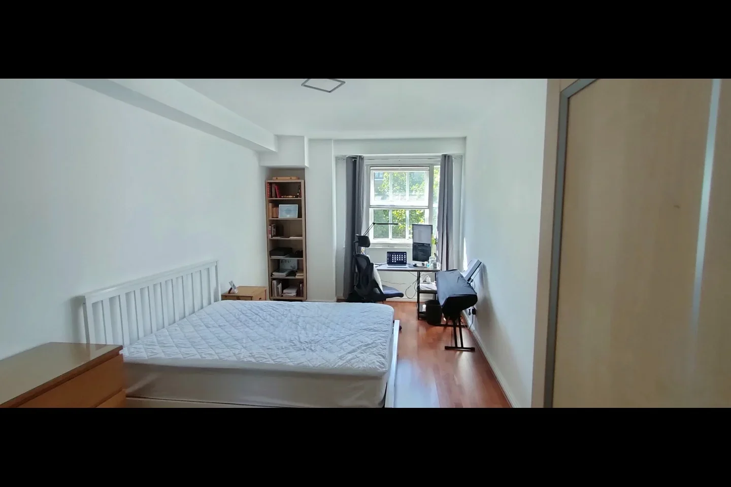 Room Cartwright Street in Greater London