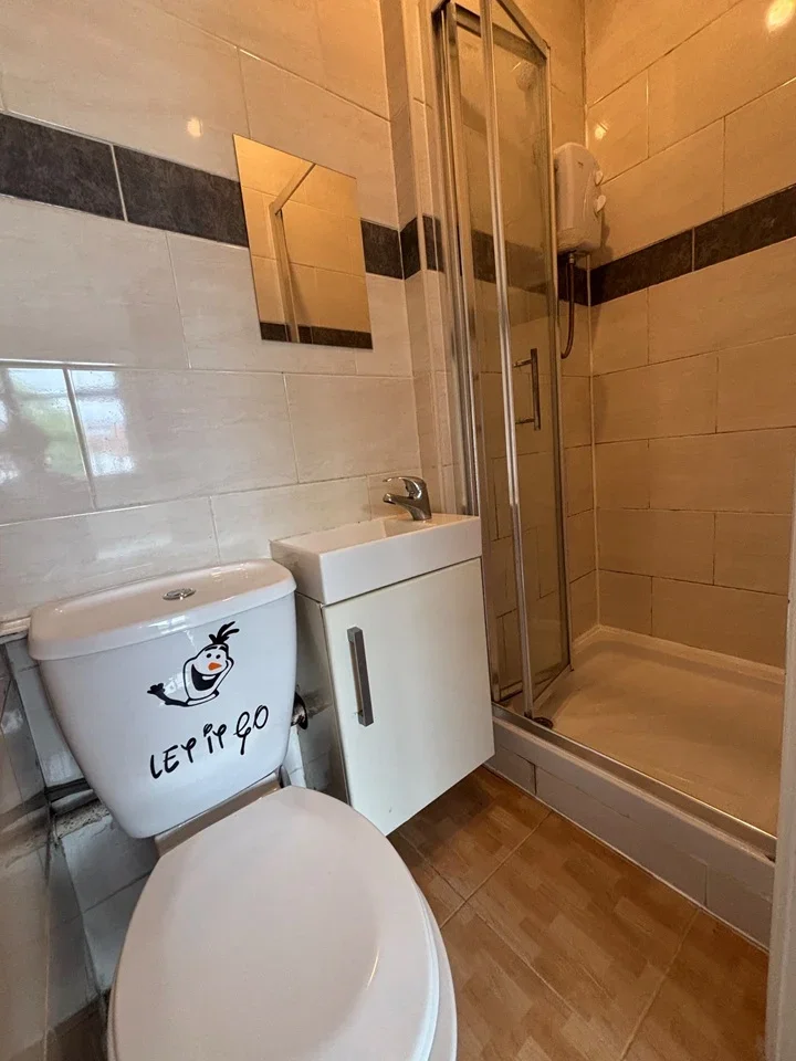 Flat Whitchurch Lane in Greater London