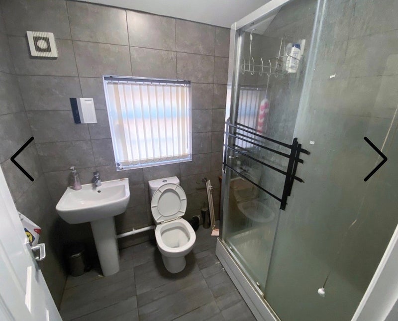 Room Hallewell Road in Birmingham