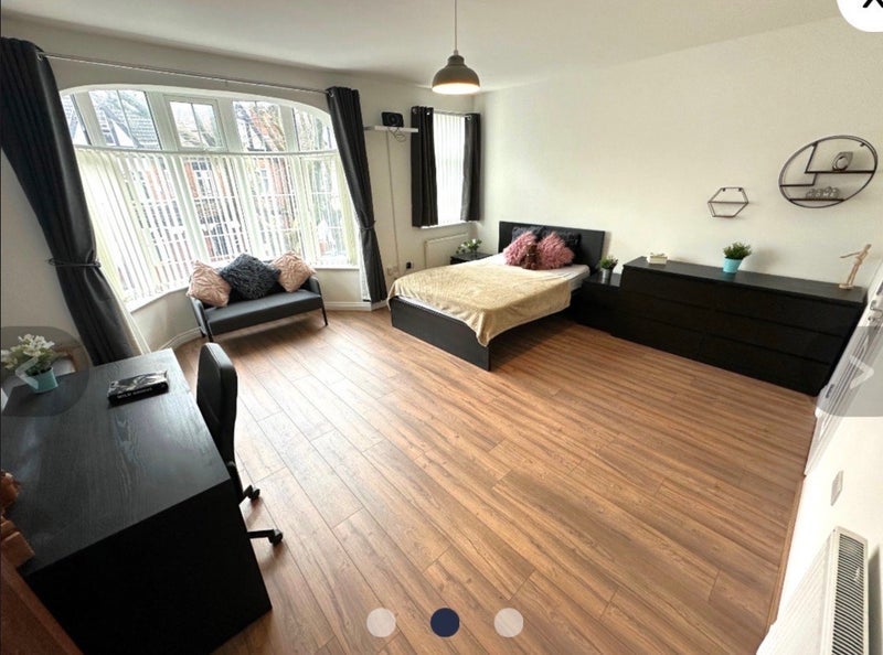 Room Hallewell Road in Birmingham