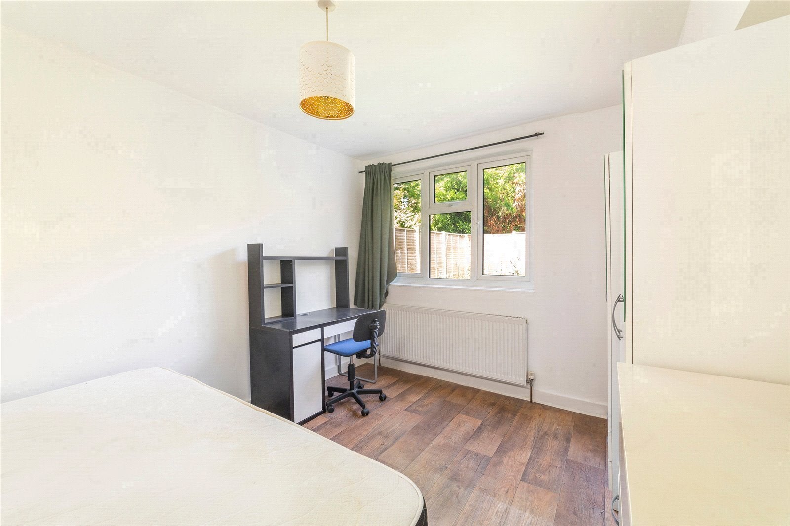 Flat Fairbridge Road in Greater London