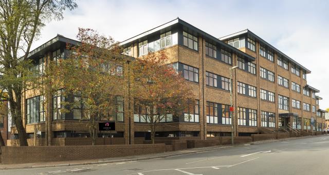 Flat Knoll Road in Surrey Heath