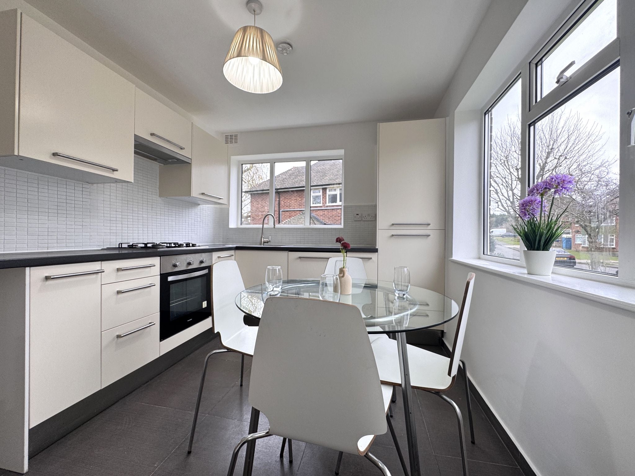 Flat Sterling Avenue in Greater London