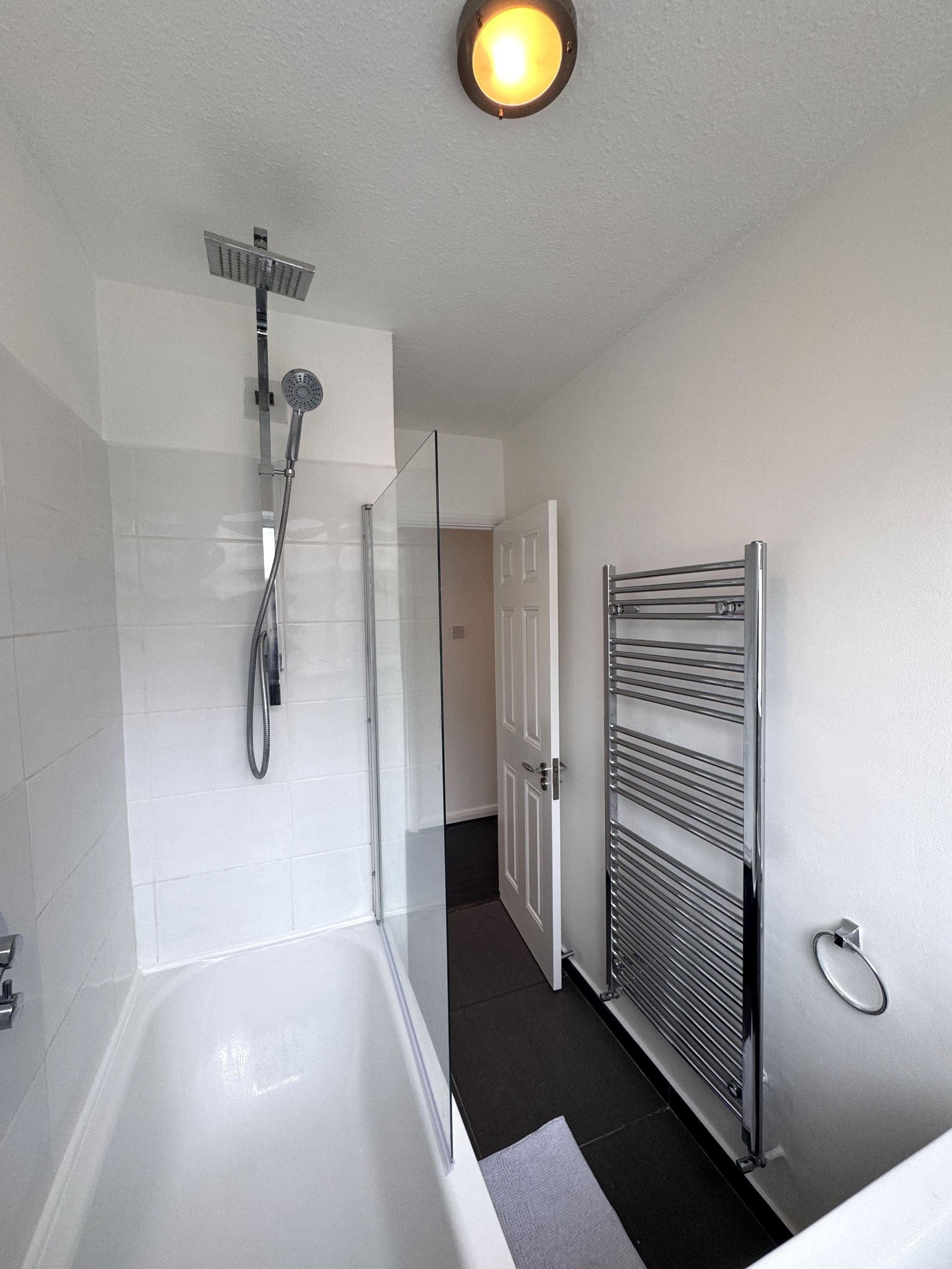 Flat Sterling Avenue in Greater London