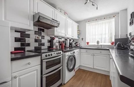 Flat Armadale Court in Reading