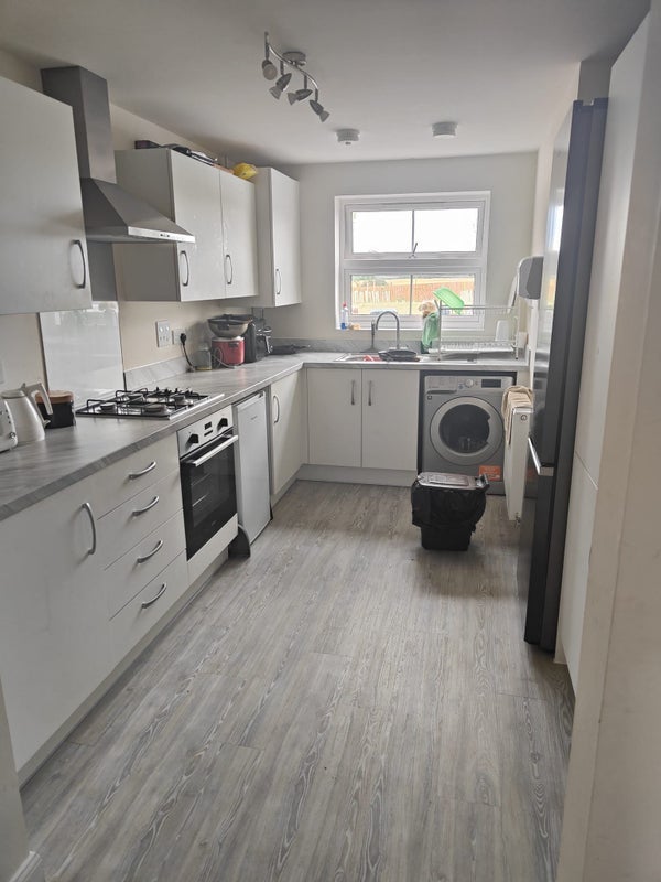 Room Revell Crescent in East Hertfordshire
