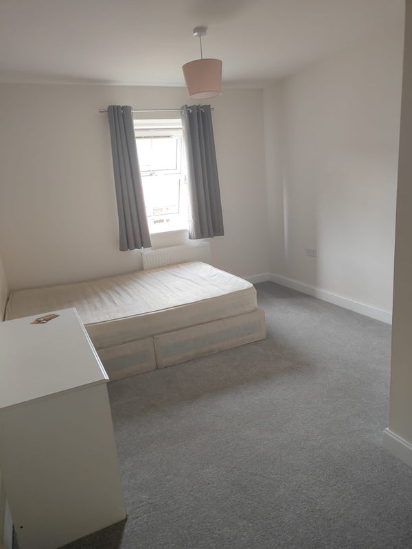 Room Revell Crescent in East Hertfordshire