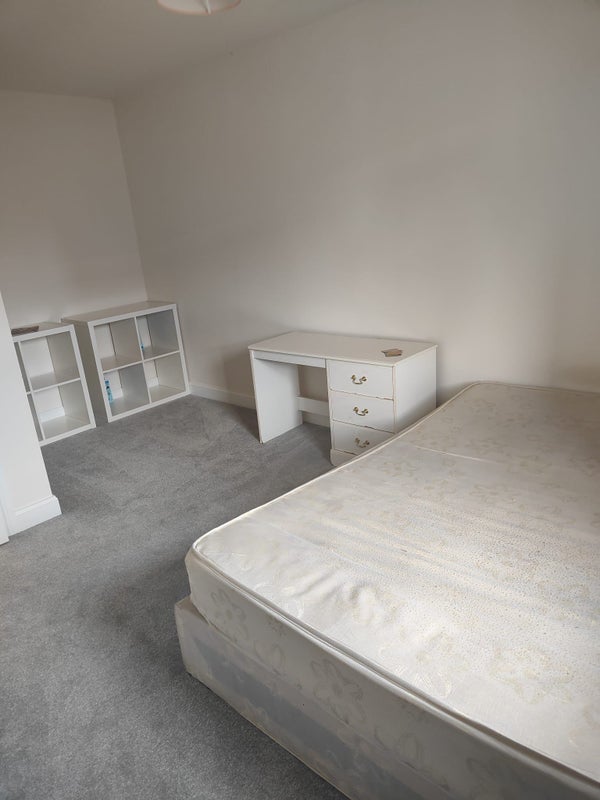 Room Revell Crescent in East Hertfordshire