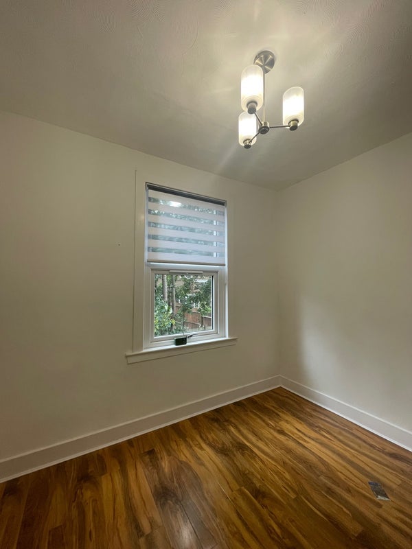 Room Thorpe Road in Greater London