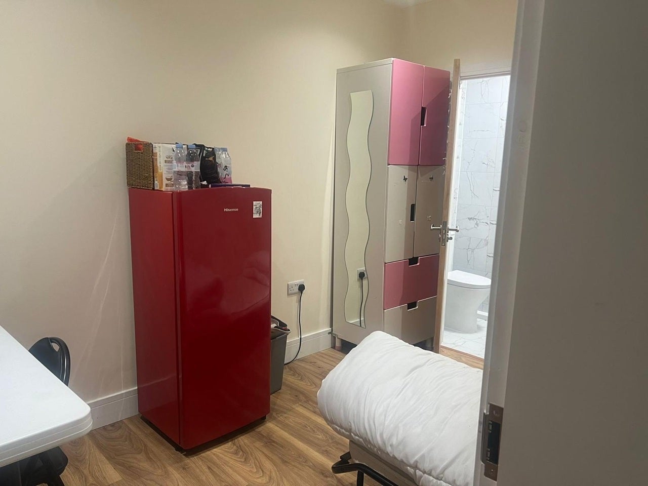 Room Woodside Road in Amersham