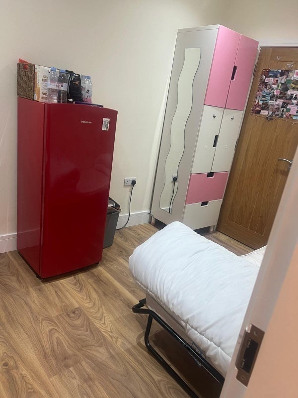 Room Woodside Road in Amersham