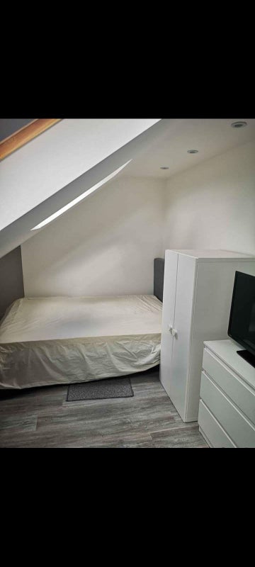 Room Stokes Road in Greater London
