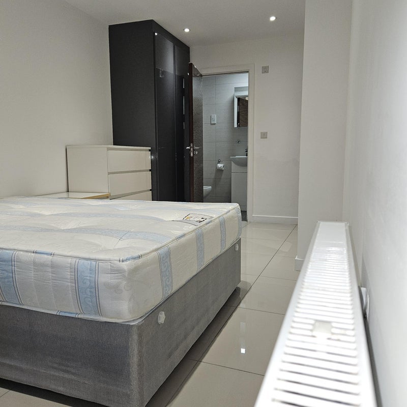 Flat St. Anne's Row in Greater London
