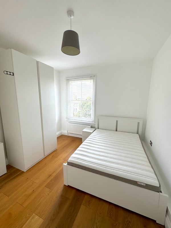 Flat Goldhawk Road in Greater London