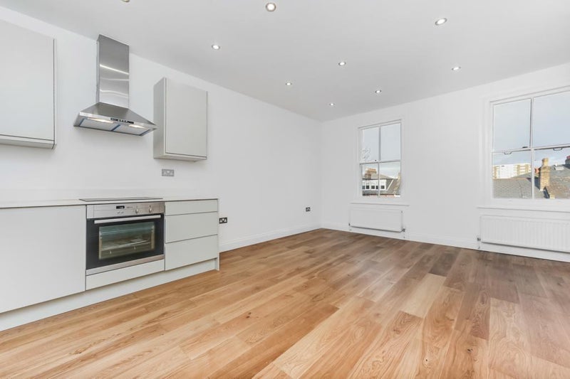 Flat Goldhawk Road in Greater London