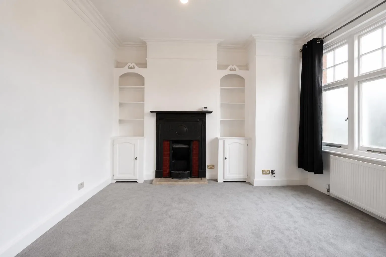 Flat Mortlake High Street in Greater London