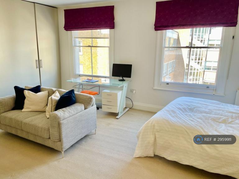 Room Peel Street in Greater London