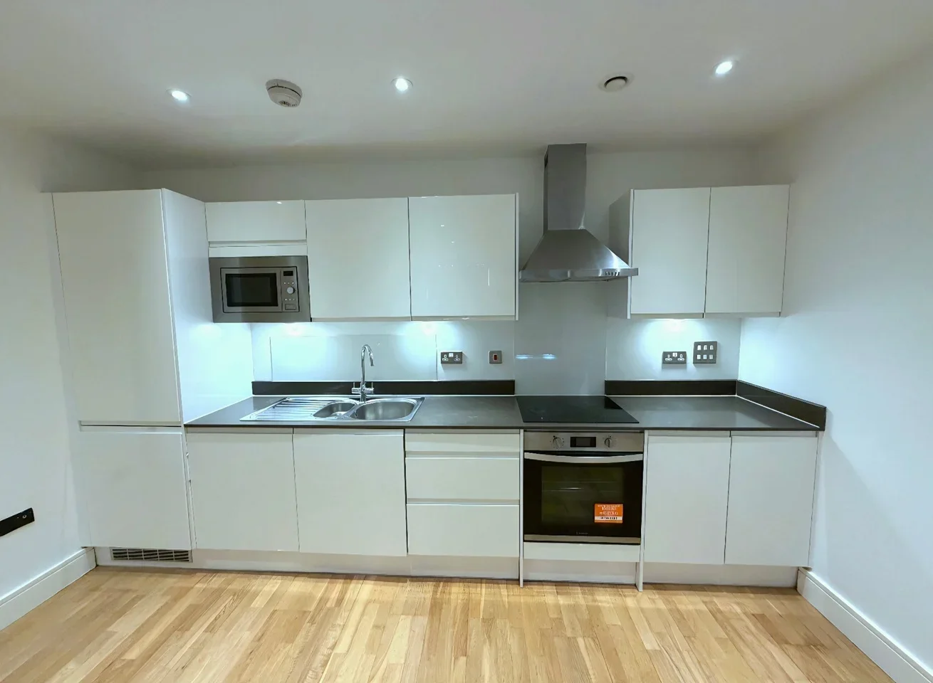 Flat Swanfield Road in Waltham Cross