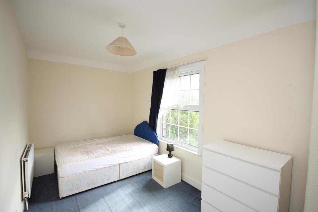 Room Old Oak Common Lane in Greater London