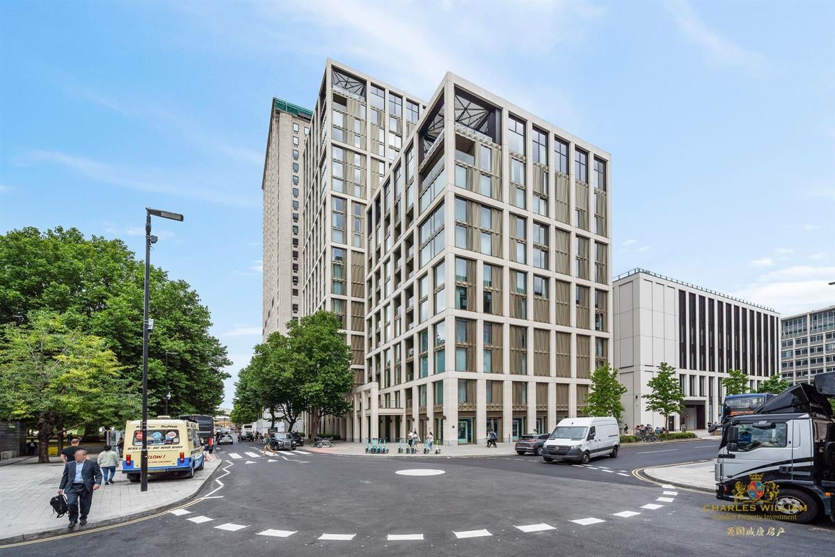 Flat Belvedere Road in Greater London