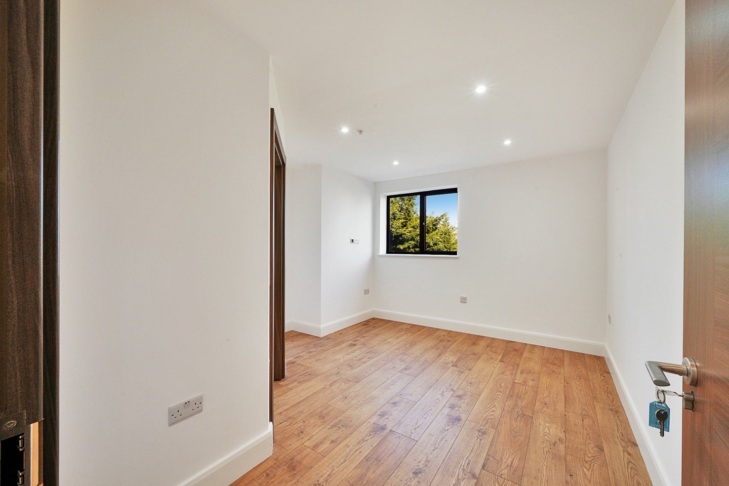 Flat Bushey Grove Road in Hertsmere