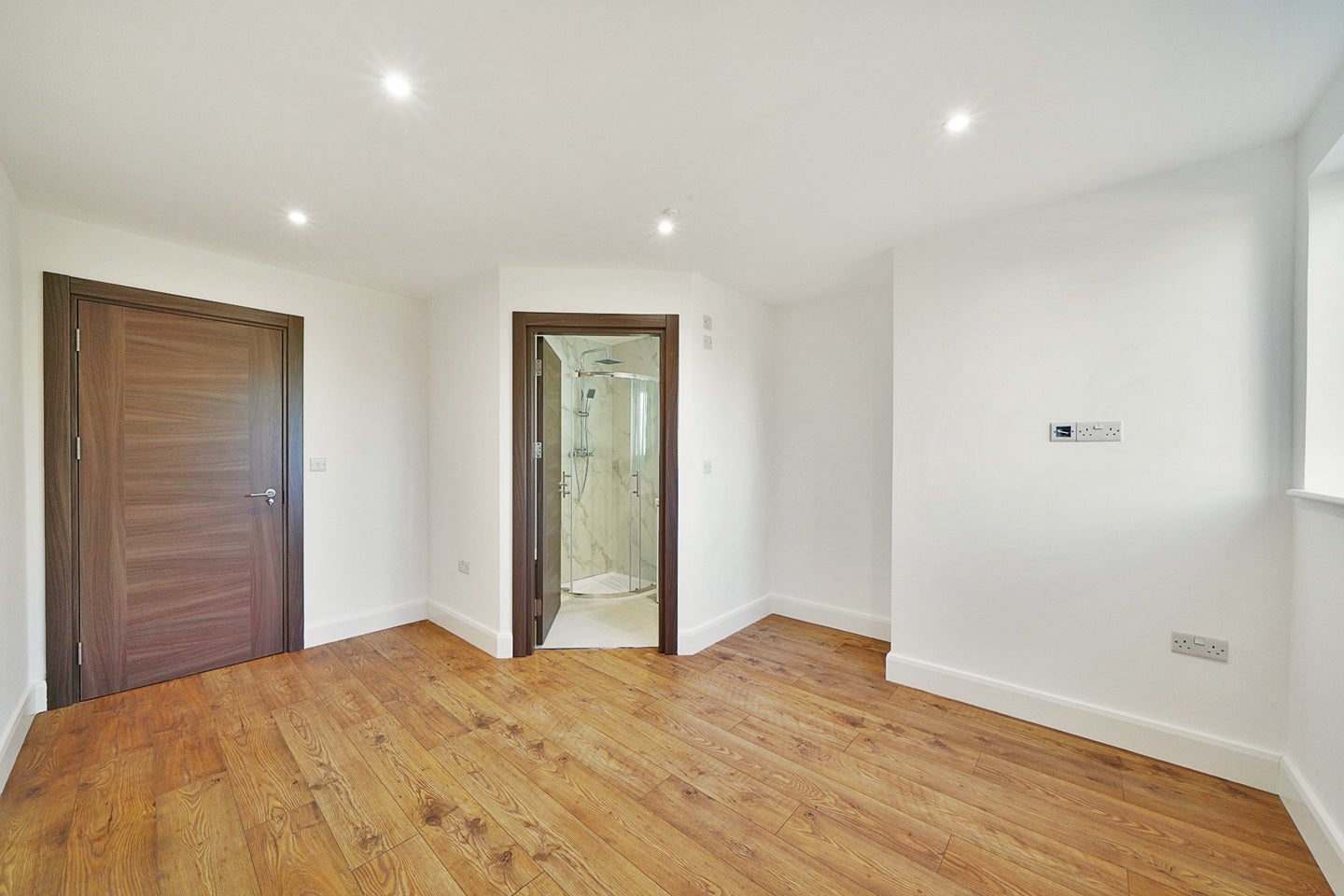 Flat Bushey Grove Road in Hertsmere