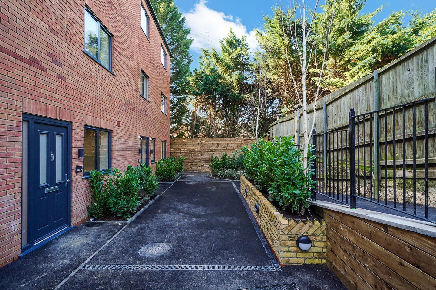 Flat Bushey Grove Road in Hertsmere