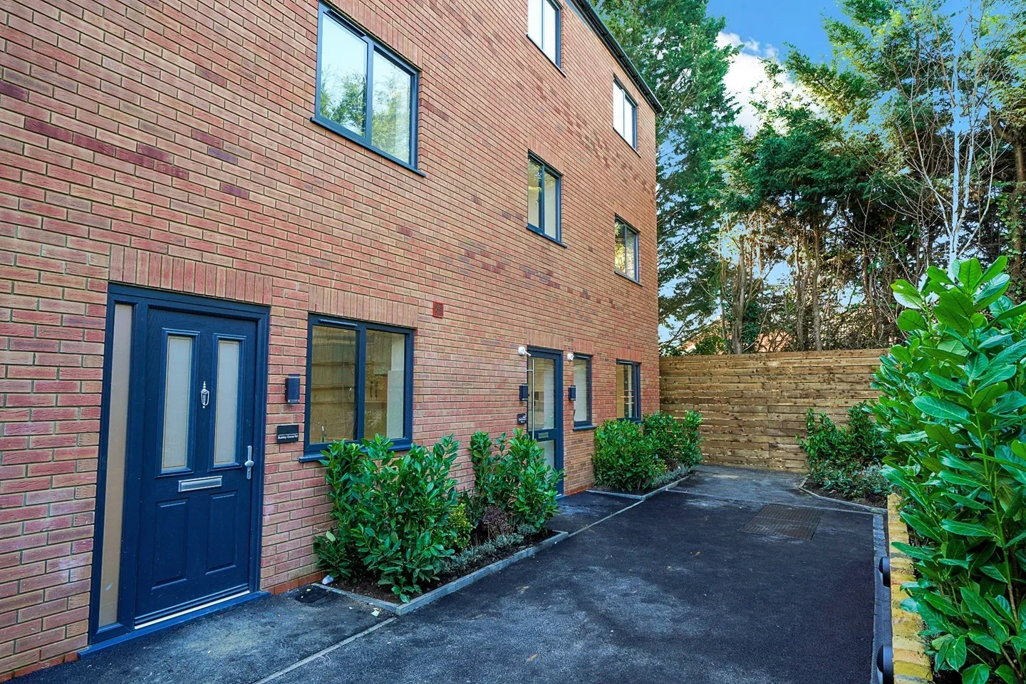 Flat Bushey Grove Road in Hertsmere
