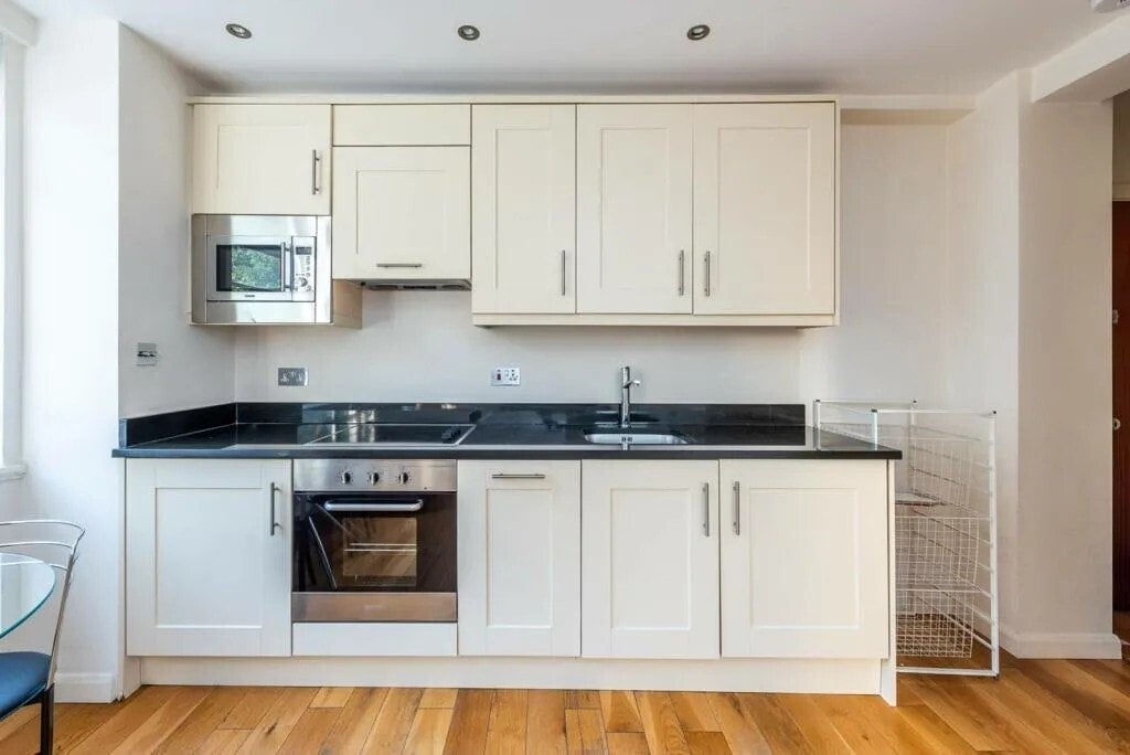 Flat Sloane Avenue in Greater London