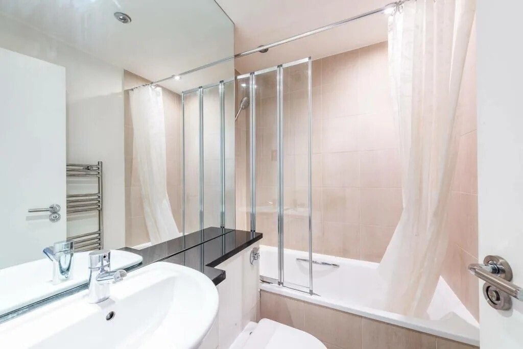 Flat Sloane Avenue in Greater London