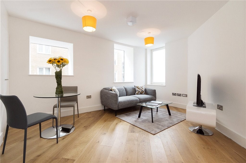 Flat Rodney Road in Greater London