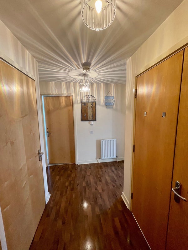 Flat Hawkhill Close in City of Edinburgh