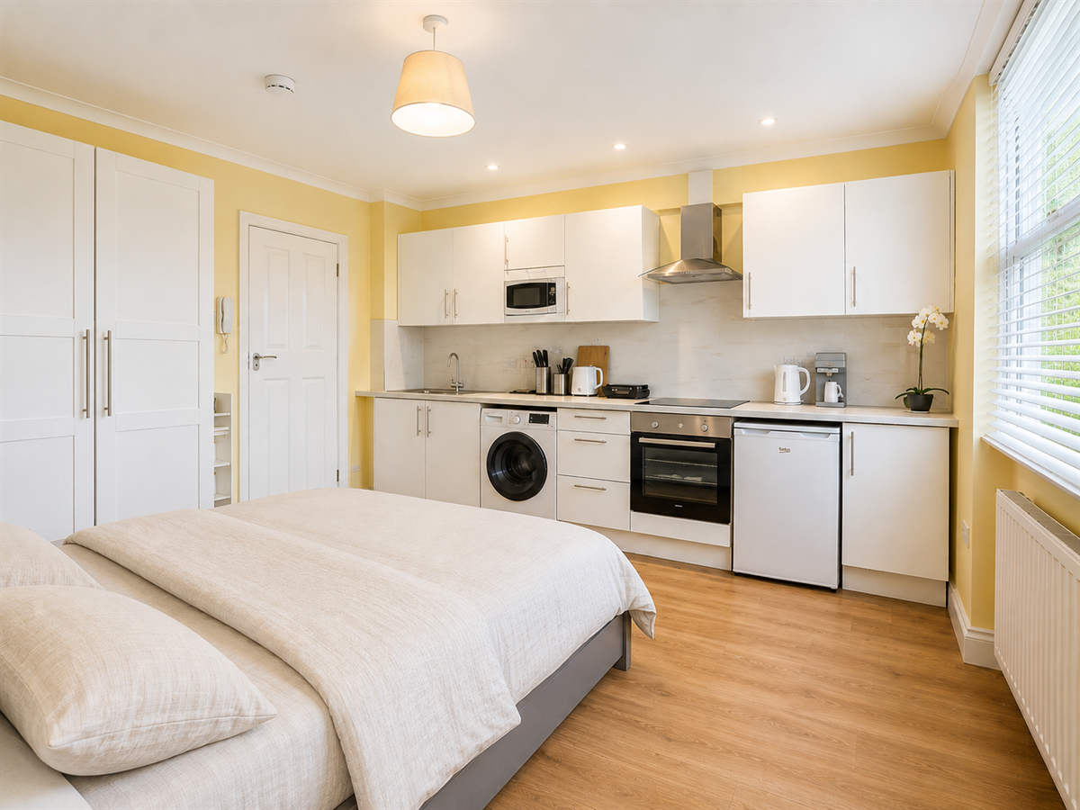 Room Bamborough Gardens in Greater London