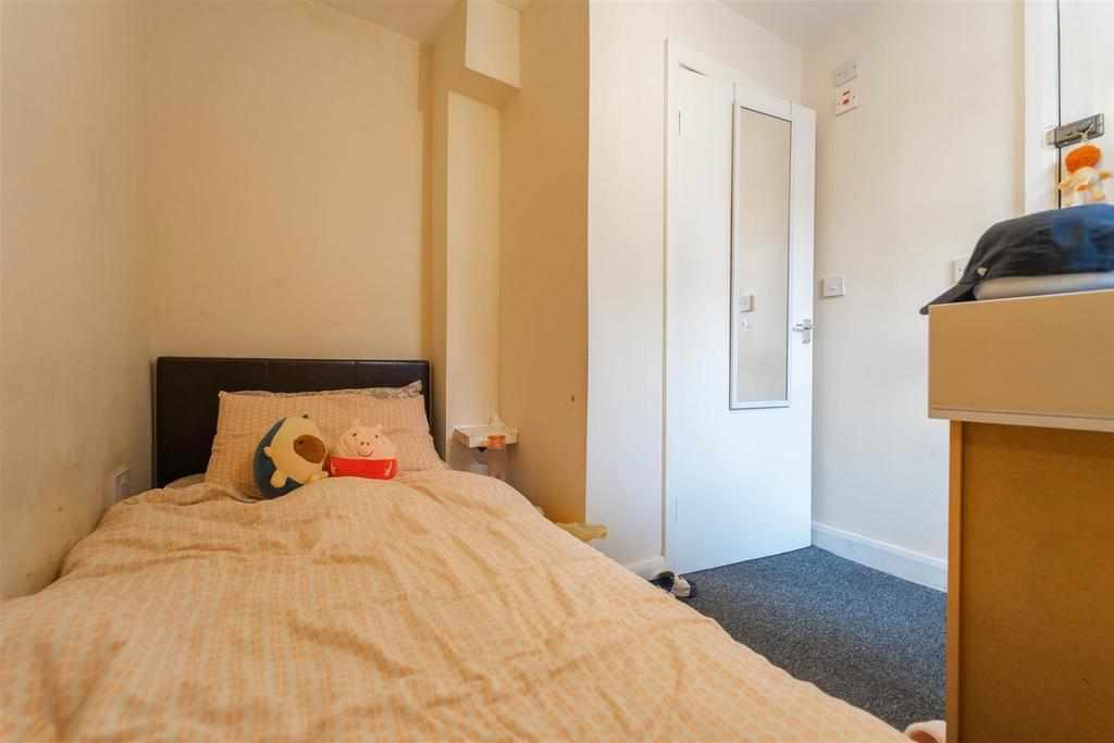 Room Dawlish Road in Birmingham