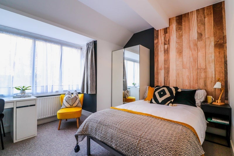 Room Godstone Road in Greater London