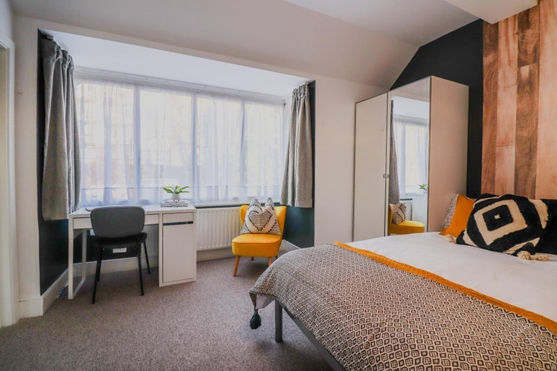 Room Godstone Road in Greater London
