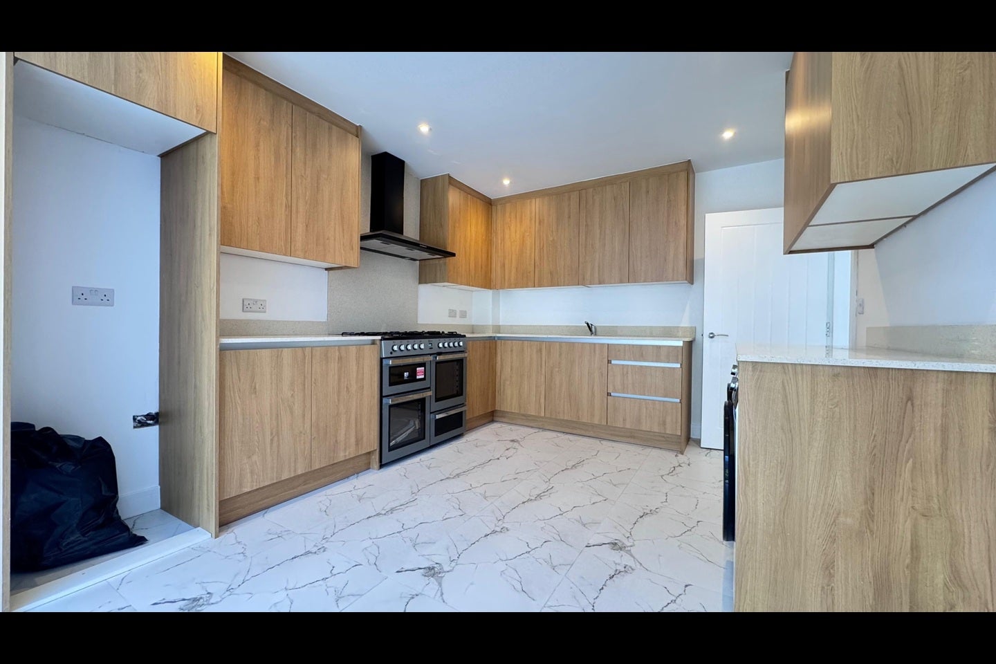 Room Latham Road in Greater London
