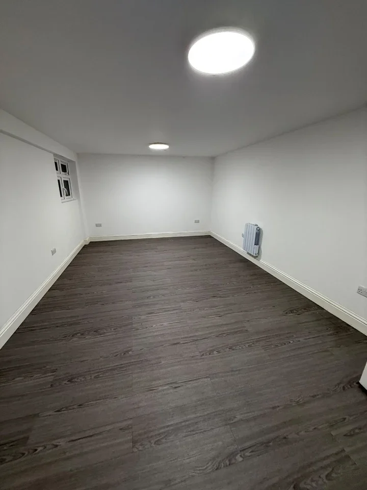 Flat Tamworth Lane in Greater London
