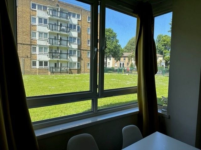 Flat Sidney Road in Greater London