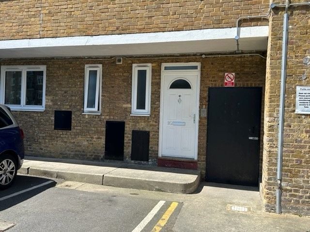 Flat Sidney Road in Greater London