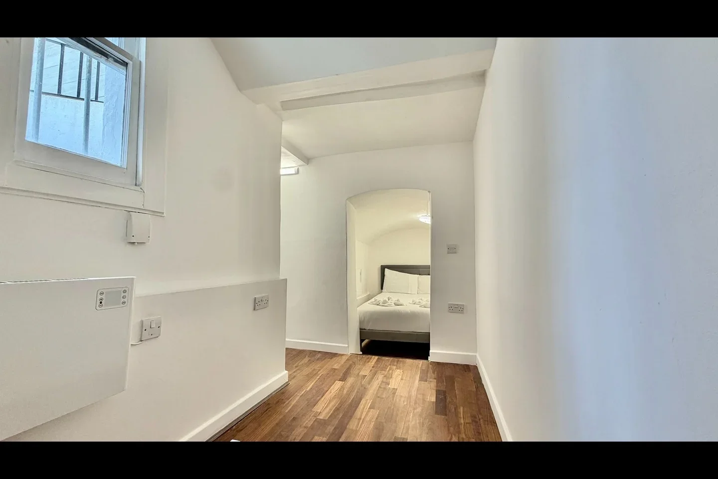 Flat Longridge Road in Greater London